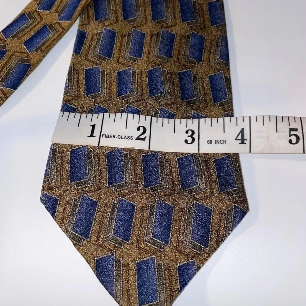Vtg Woodward Brownish gold and blue geometric patterned silk tie gold‎
